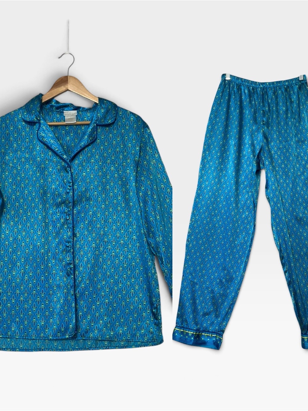 SECRET TREASURES sz Medium Two-Piece Pajama Set Stretch Waist Teal Fleur de Lis